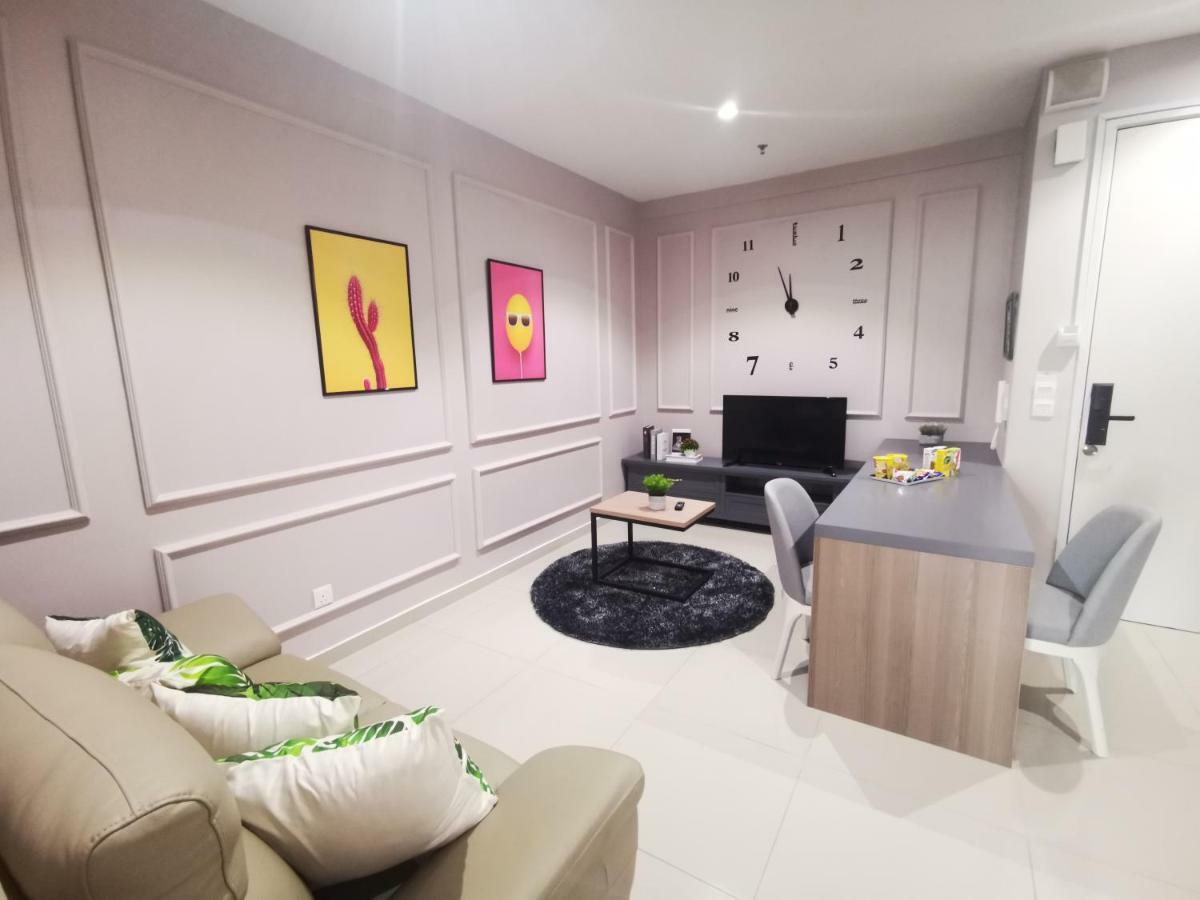 Studio With Balcony By Host Assist I-city * Shah Alam