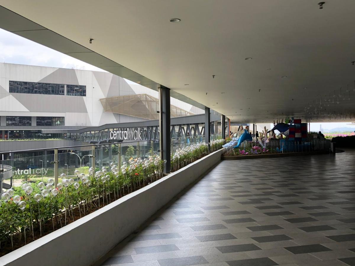 Studio With Balcony By Host Assist I-city Shah Alam